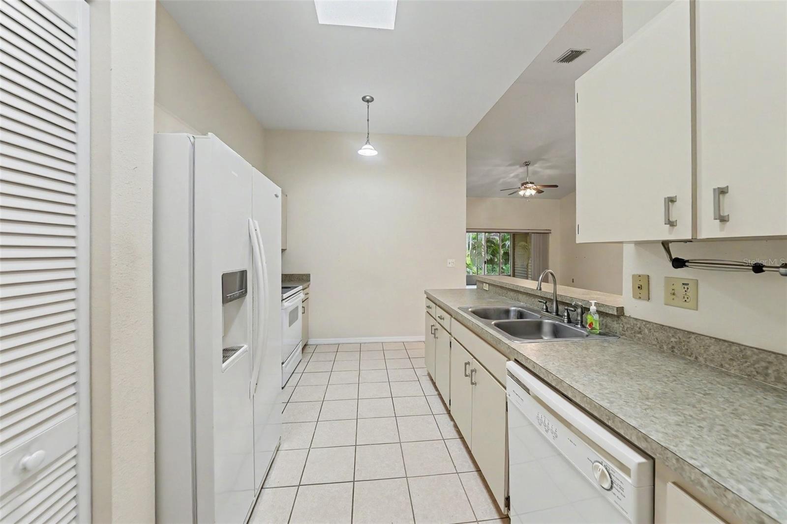 2437 NANTUCKET HARBOR LOOP, #2437, Sun City Center, FL 33573