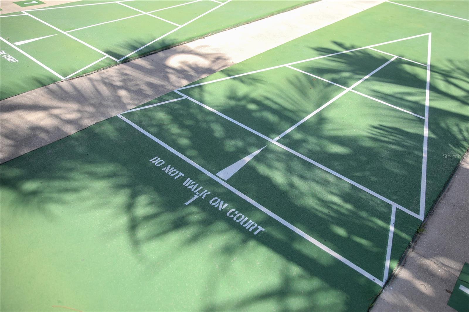 Shuffle board