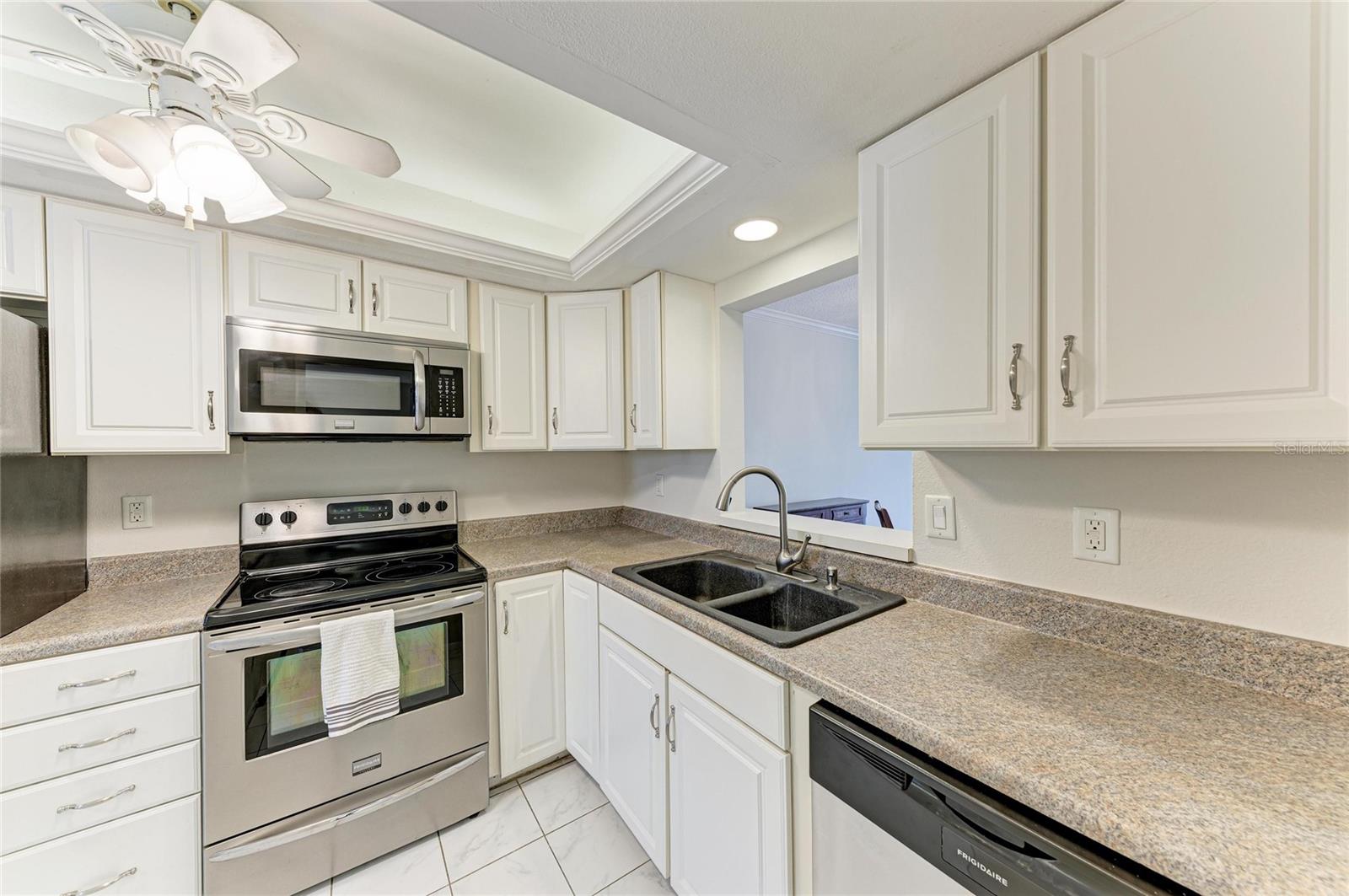 6999 W COUNTRY CLUB DRIVE N, #123, Sarasota, FL 34243
