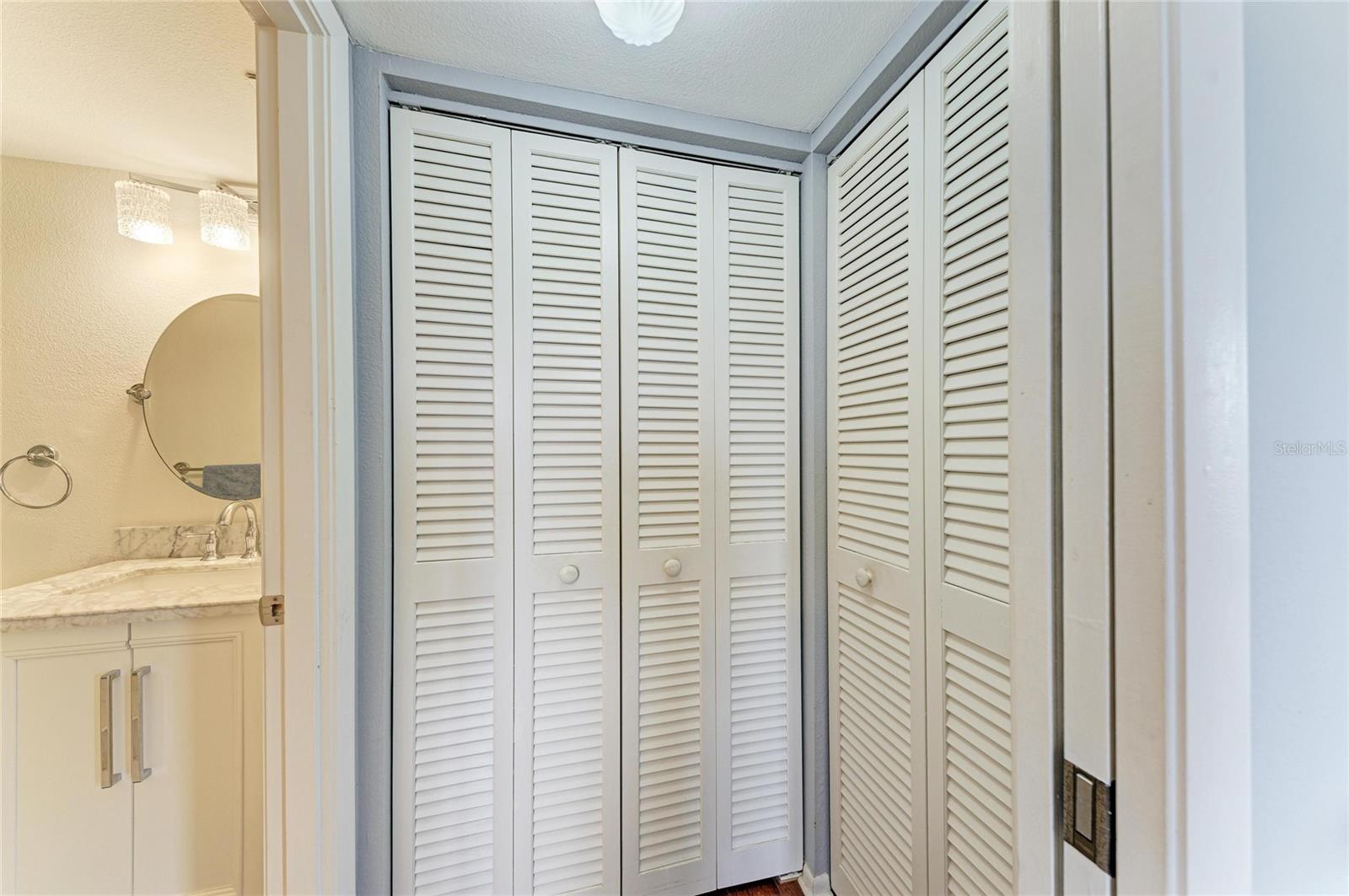 6999 W COUNTRY CLUB DRIVE N, #123, Sarasota, FL 34243