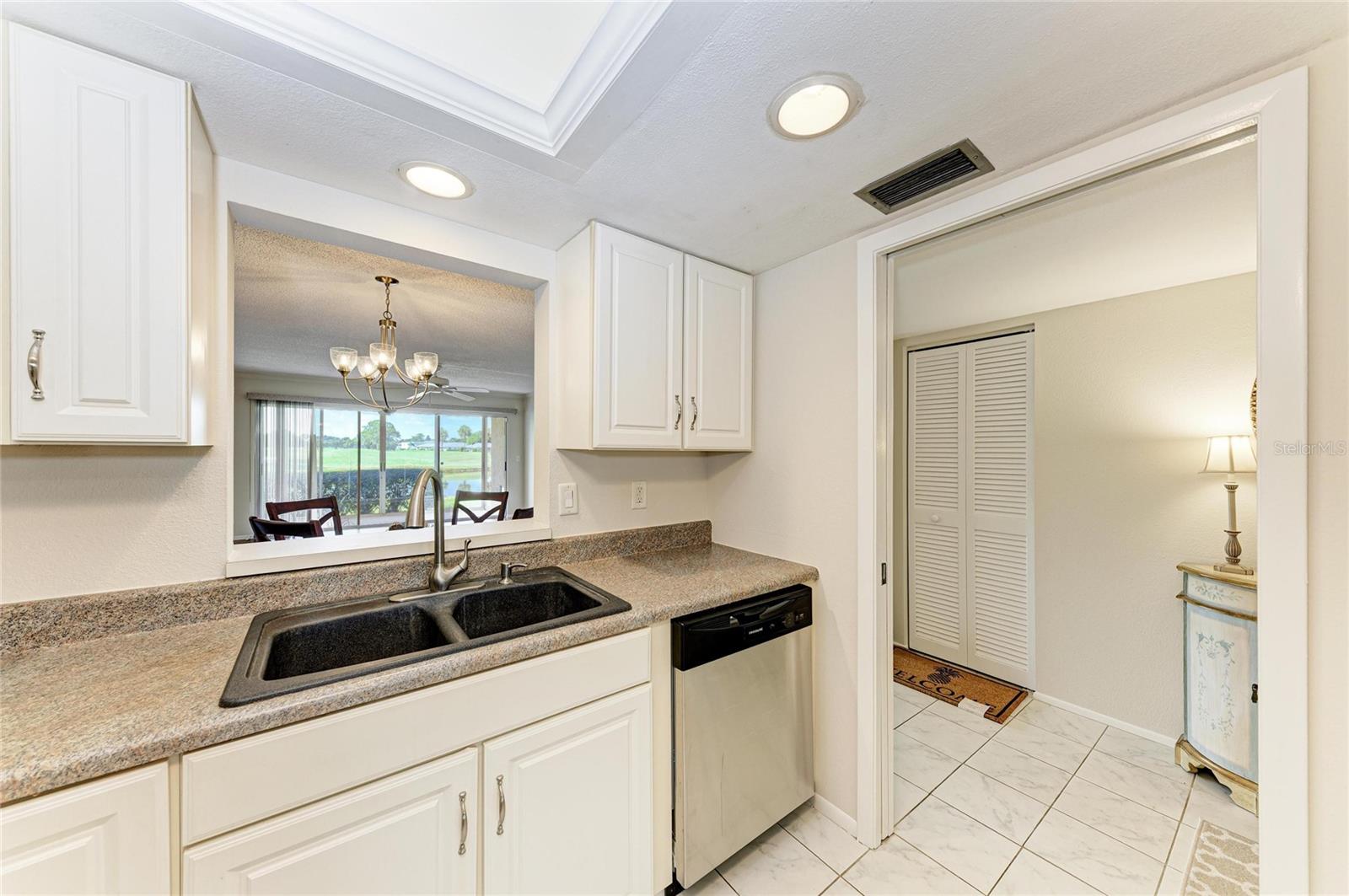 6999 W COUNTRY CLUB DRIVE N, #123, Sarasota, FL 34243