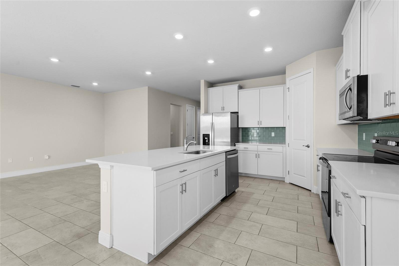 18030 TAVERNSIDE TRAIL, Bradenton, FL 34211