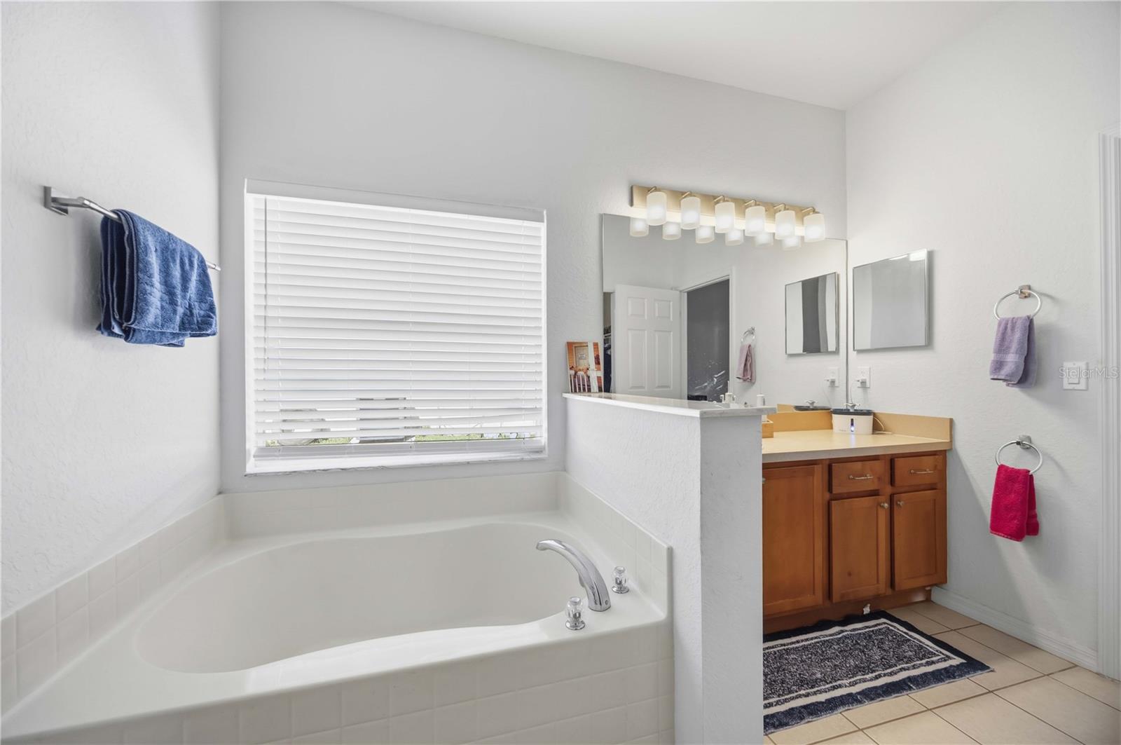 Soaking tub