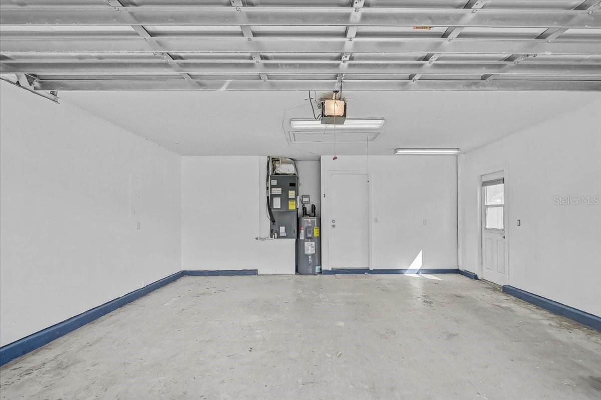 Garage 20' x 20'