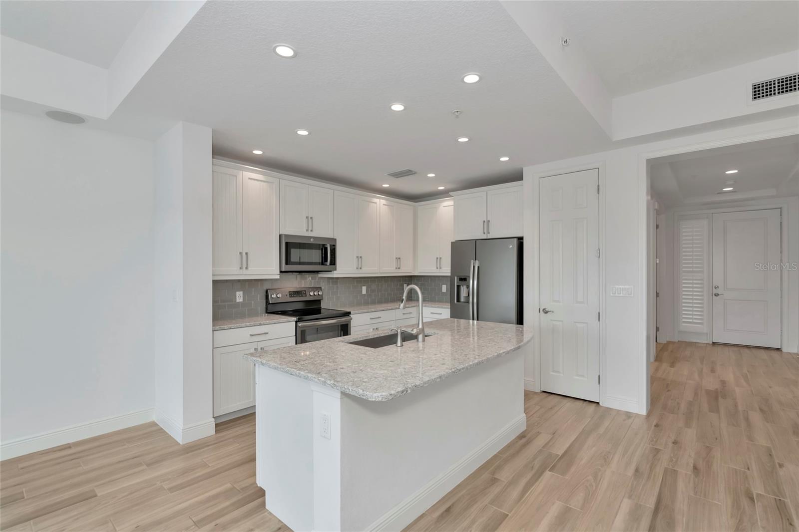 10530 BOARDWALK LOOP, #202, Bradenton, FL 34202