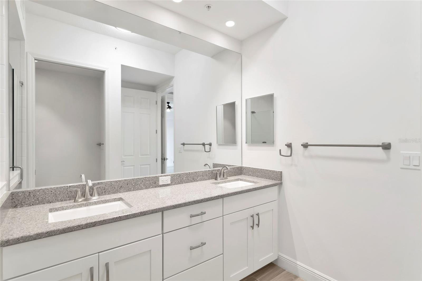 10530 BOARDWALK LOOP, #202, Bradenton, FL 34202