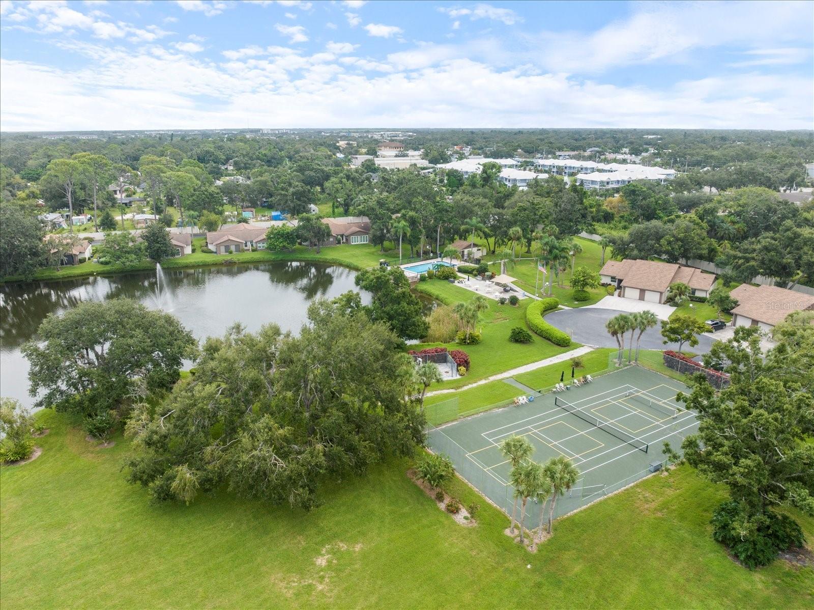 462 OAK HILL CIRCLE, #5, Sarasota, FL 34232