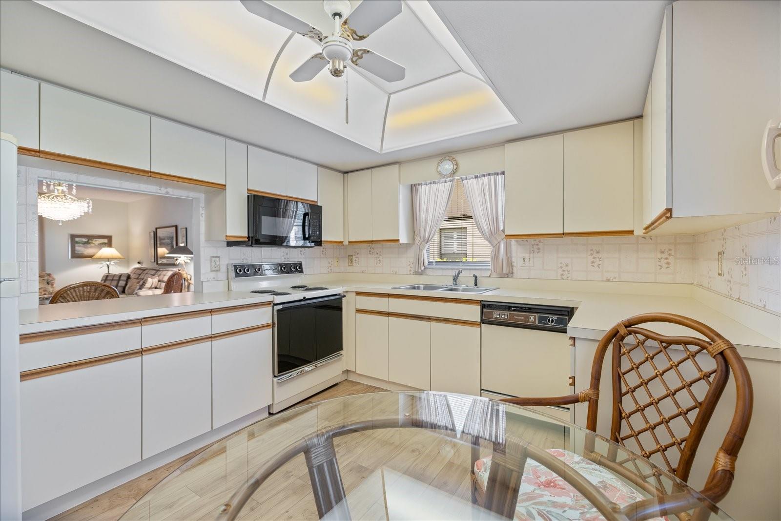 462 OAK HILL CIRCLE, #5, Sarasota, FL 34232