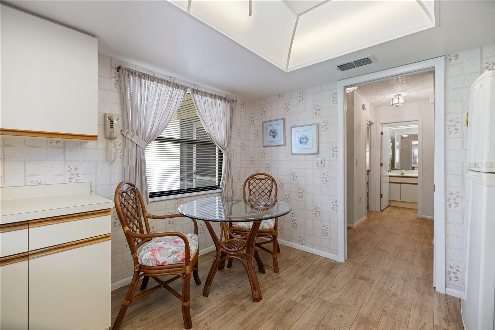 462 OAK HILL CIRCLE, #5, Sarasota, FL 34232