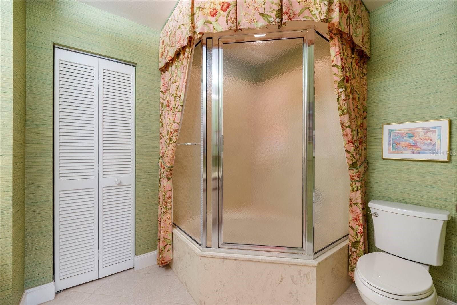 462 OAK HILL CIRCLE, #5, Sarasota, FL 34232
