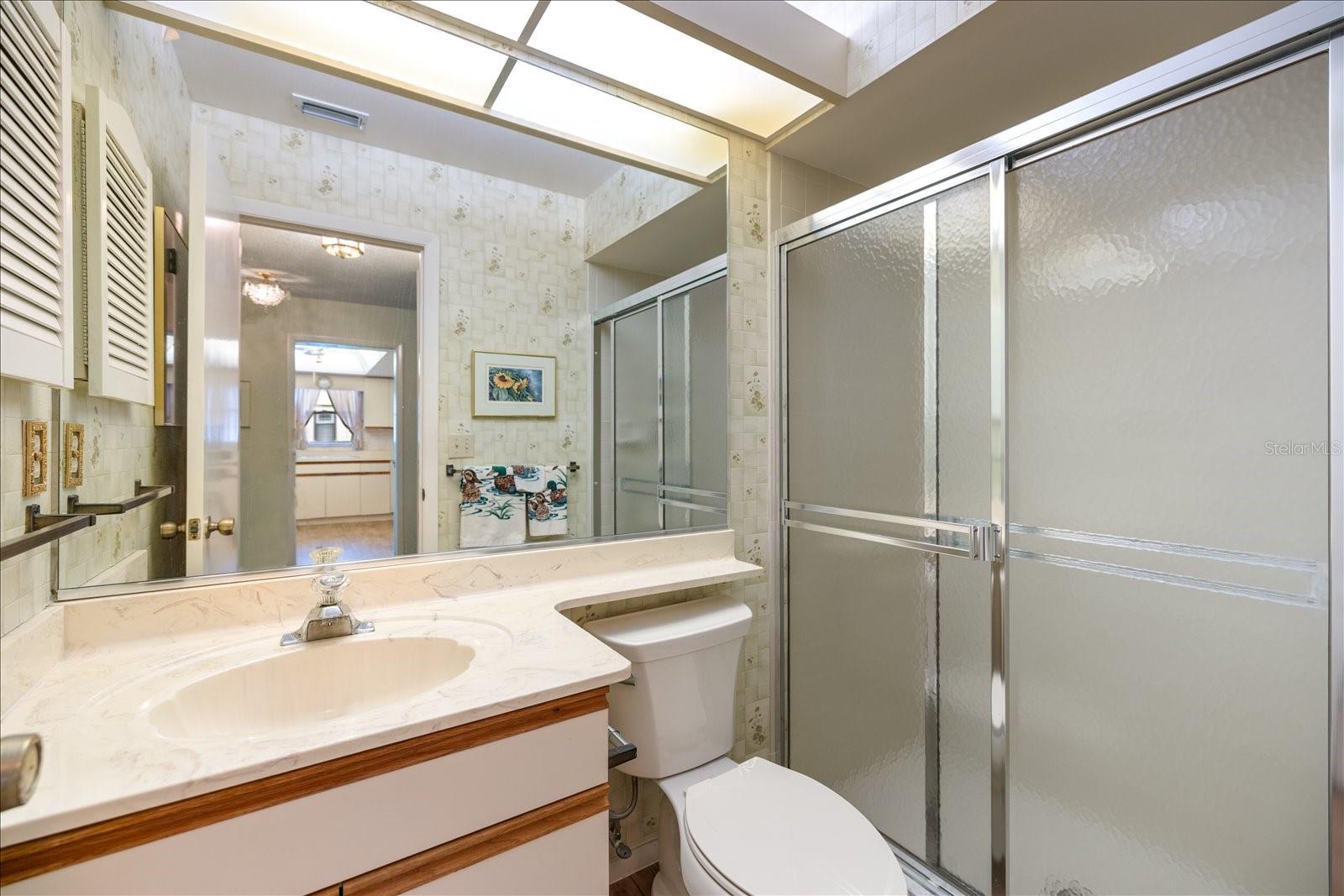 462 OAK HILL CIRCLE, #5, Sarasota, FL 34232