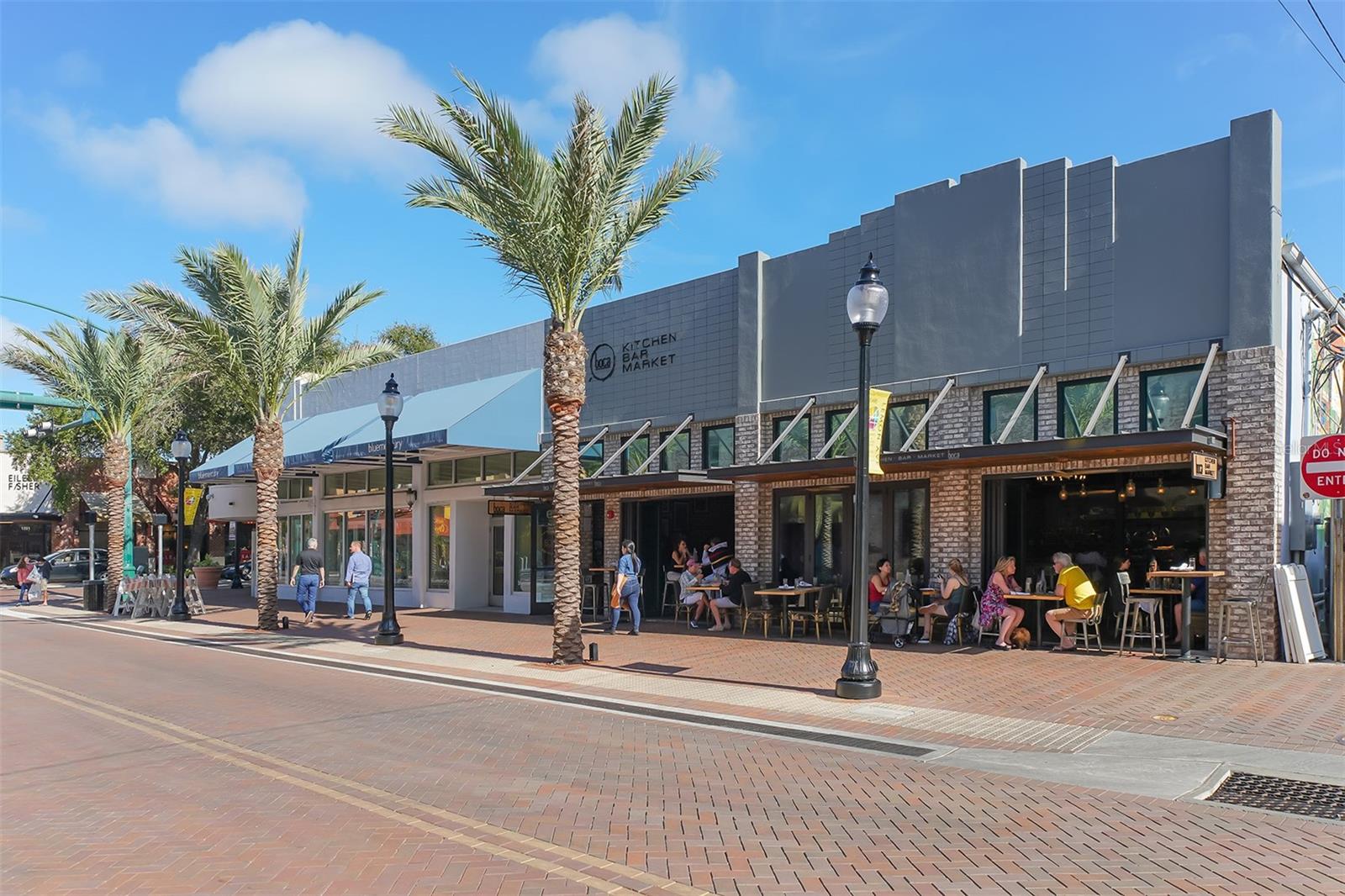 Downtown Sarasota boasts a vibrant dining scene, from upscale waterfront restaurants to chic bistros and trendy cafs.