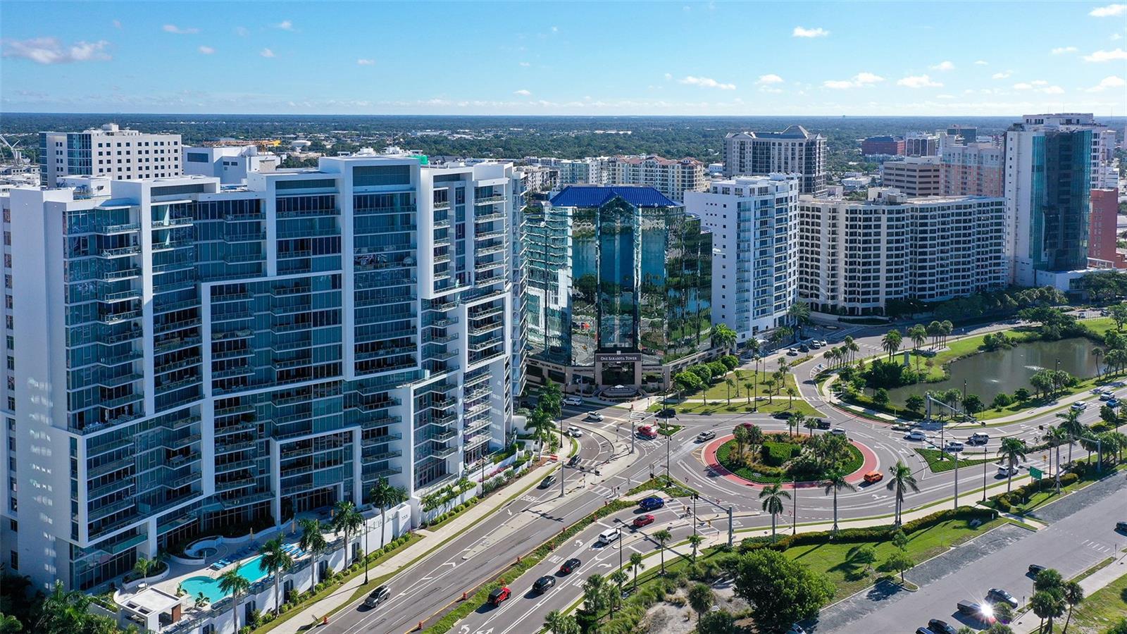 The VUE places you in the heart of downtown Sarasota, just steps from acclaimed restaurants, vibrant arts and culture, boutique shopping, and the citys best entertainment.