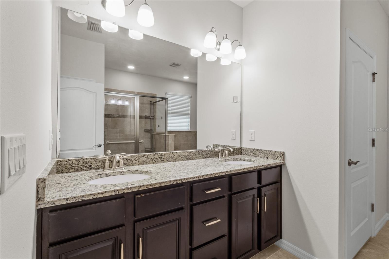 Dual sinks in primary bathroom