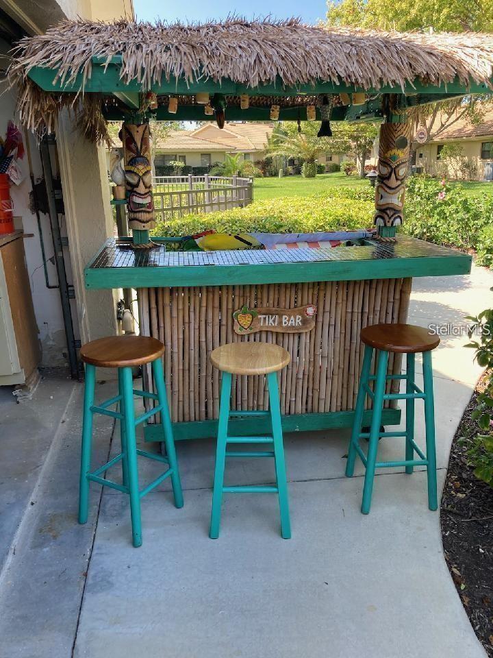 POOLSIDE TIKI FOR PARTIES