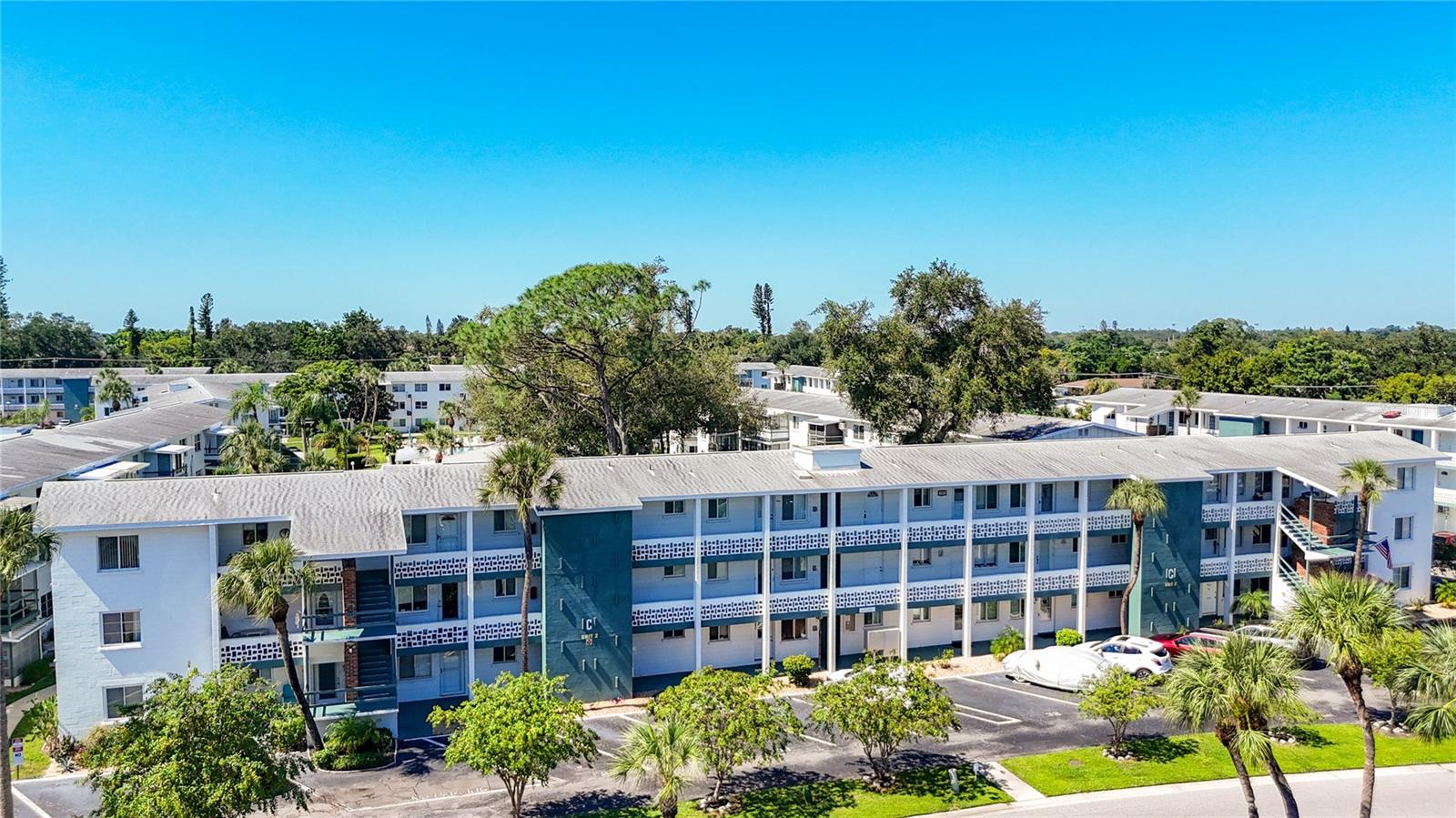 Desirable Top Floor Corner Unit
