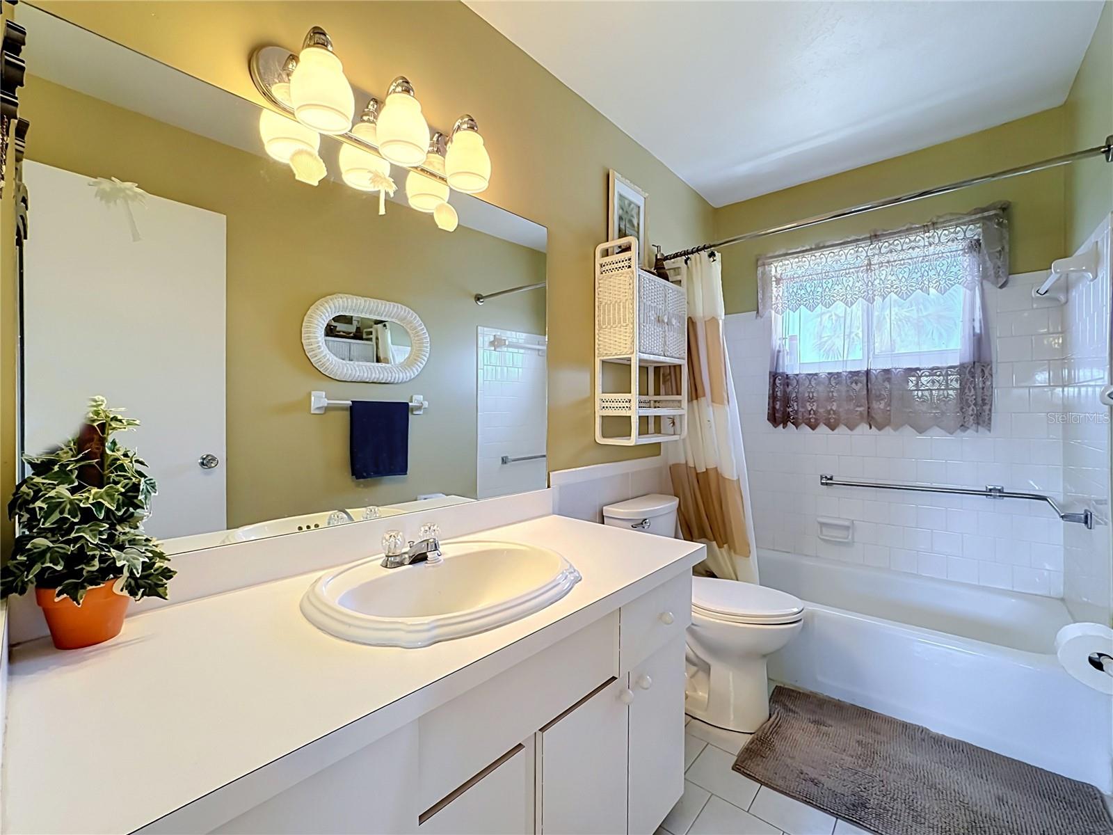 Main Bath With Tub & Shower Main Bath With Tub & Shower