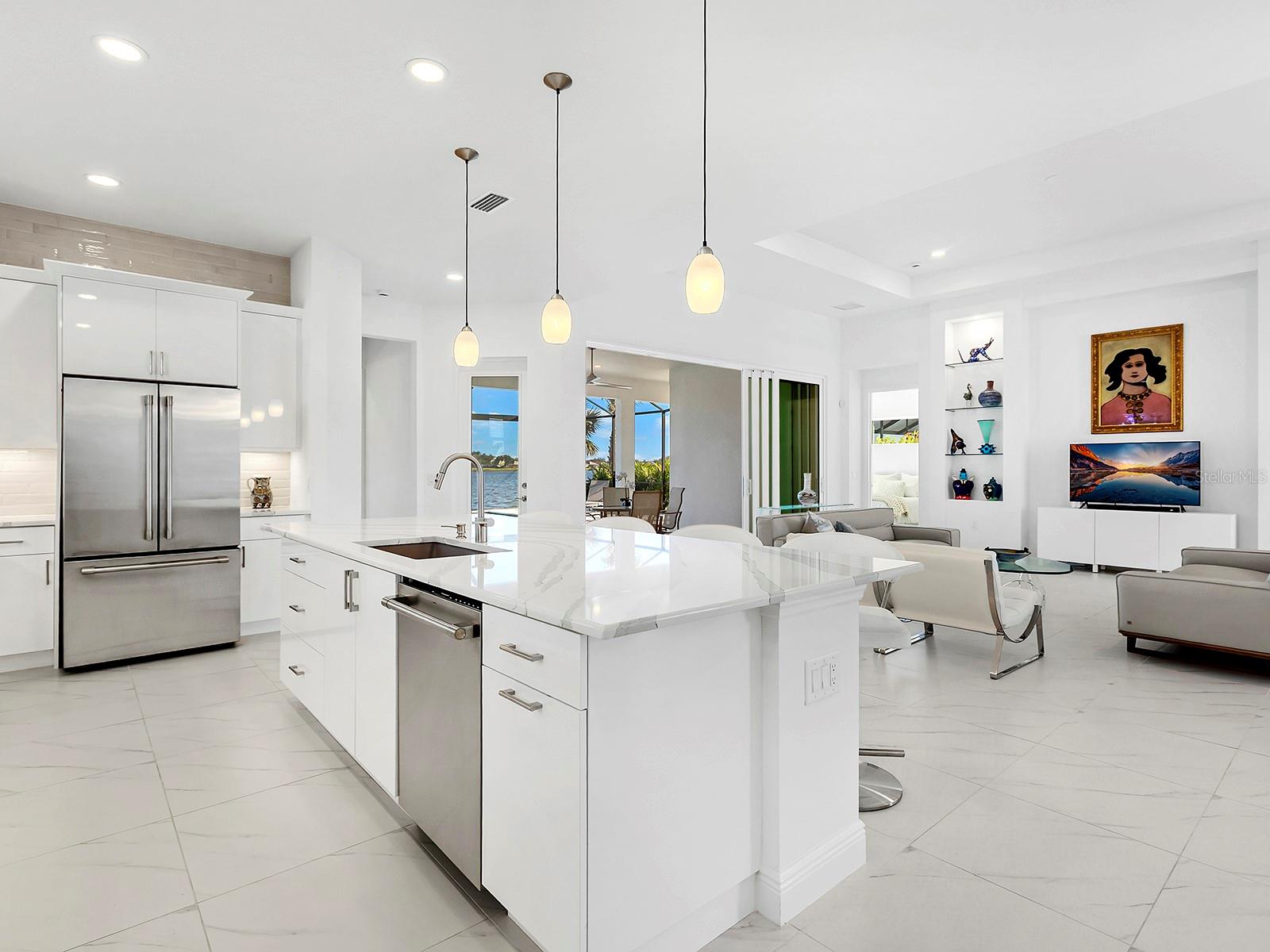 Island with seamless quartz counter