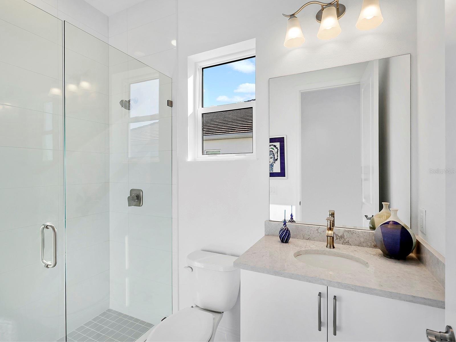 En-suite bath for guest suite 2