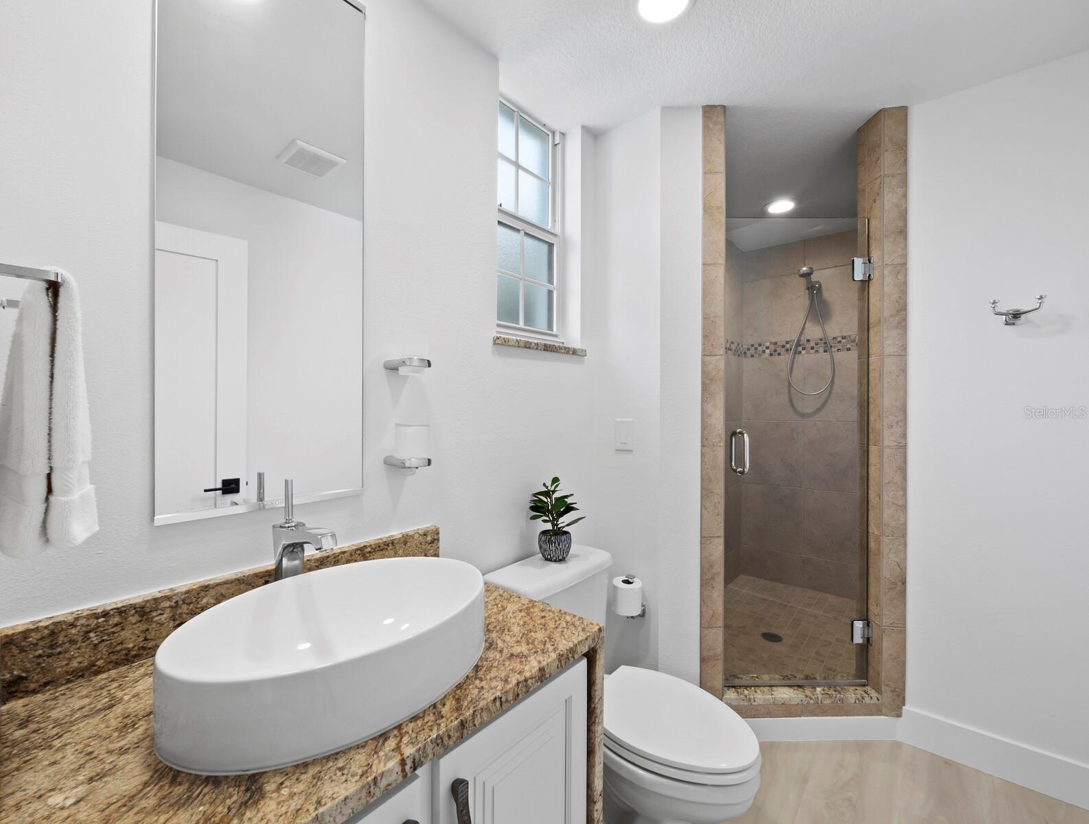 ensuite bathroom 2