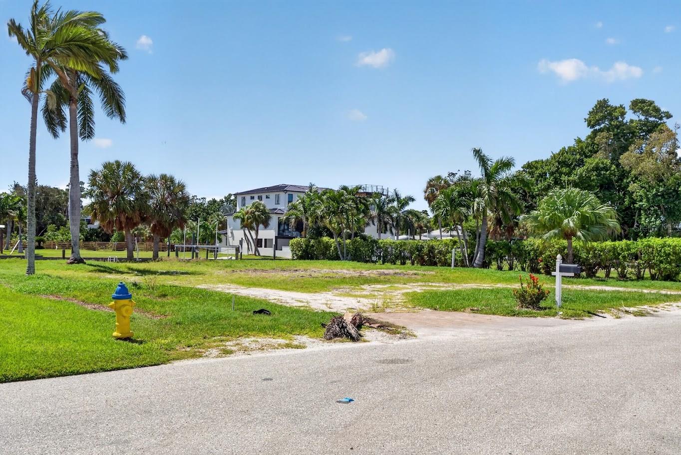 568 ROUNTREE DRIVE, Longboat Key, FL 34228