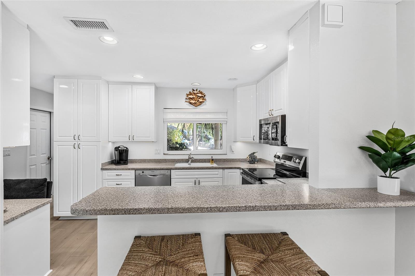 Kitchen Peninsula Seating, designed for everyday living and easy entertaining.