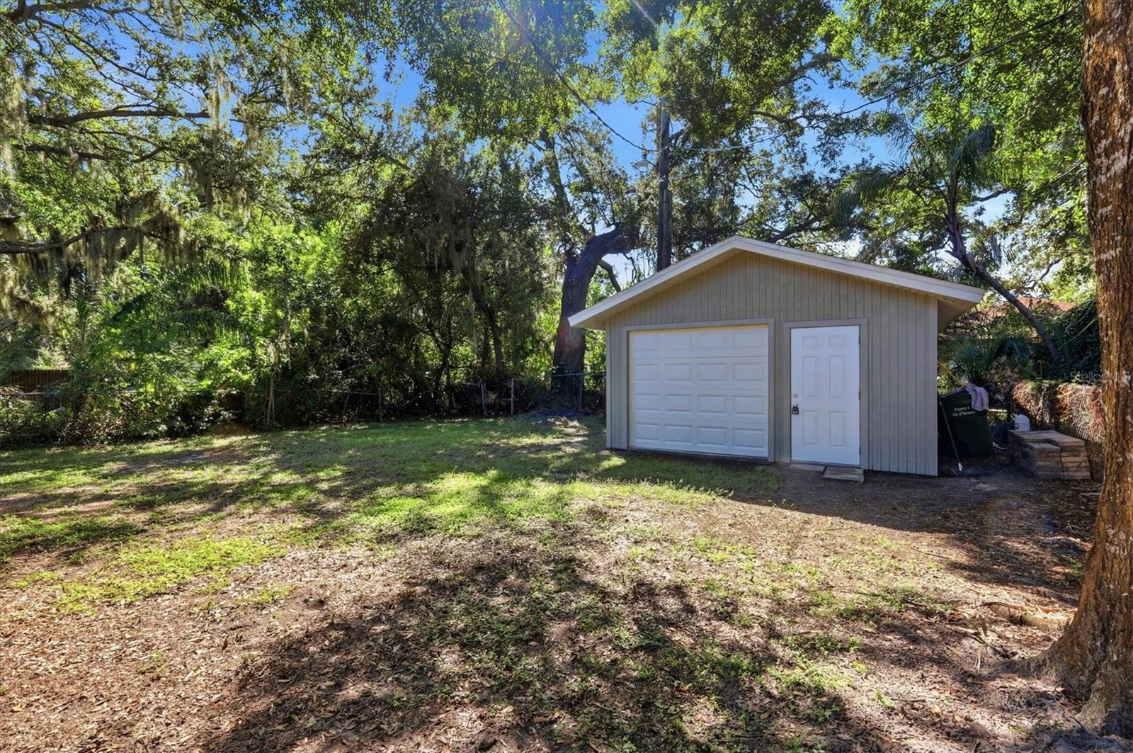 Detached Garage.