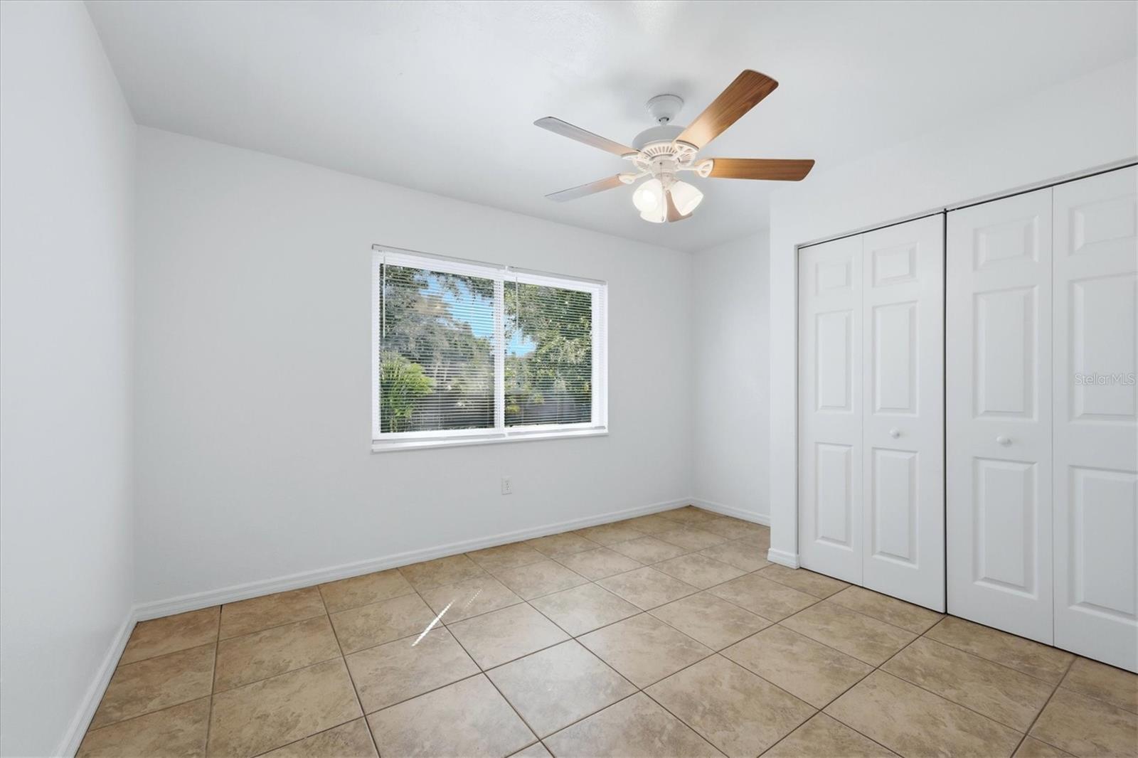 Second bedroom.