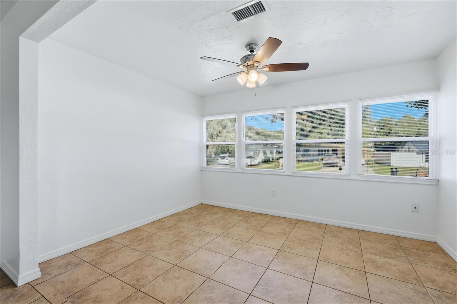 Dining room. Dining room.