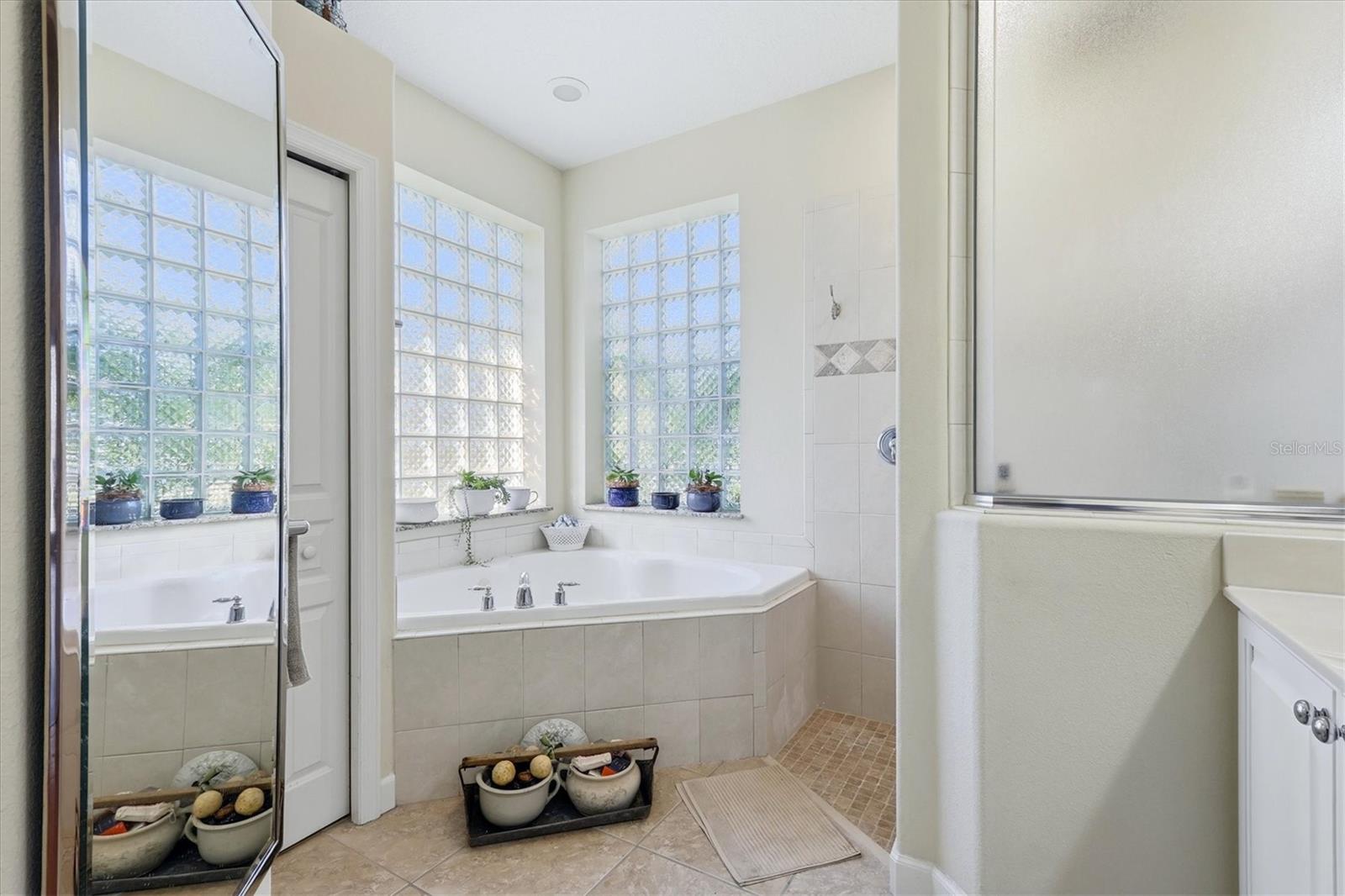 1753 KINGSDOWN DRIVE, Sarasota, FL 34240