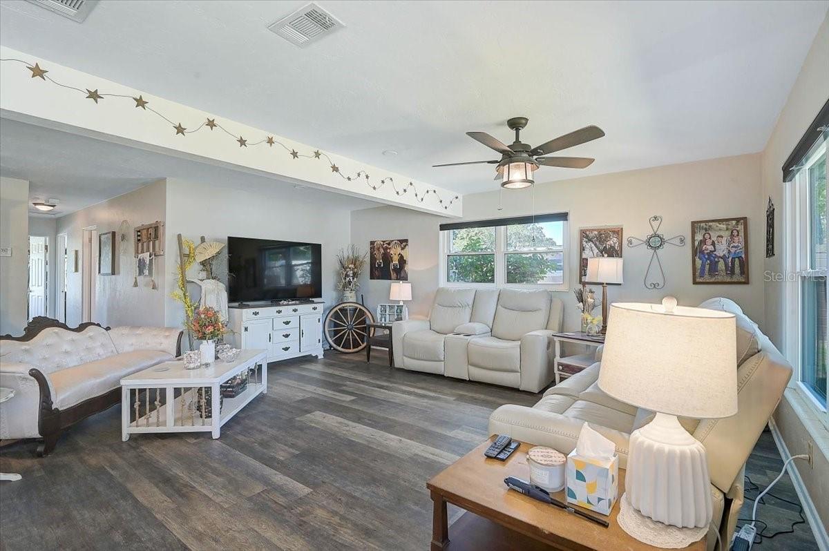 3103 BROWNING STREET, Sarasota, FL 34237