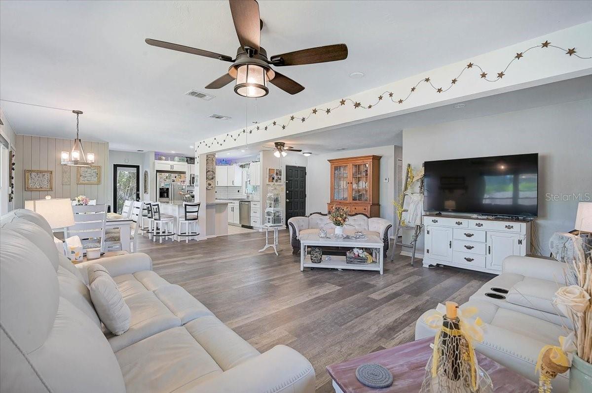 3103 BROWNING STREET, Sarasota, FL 34237
