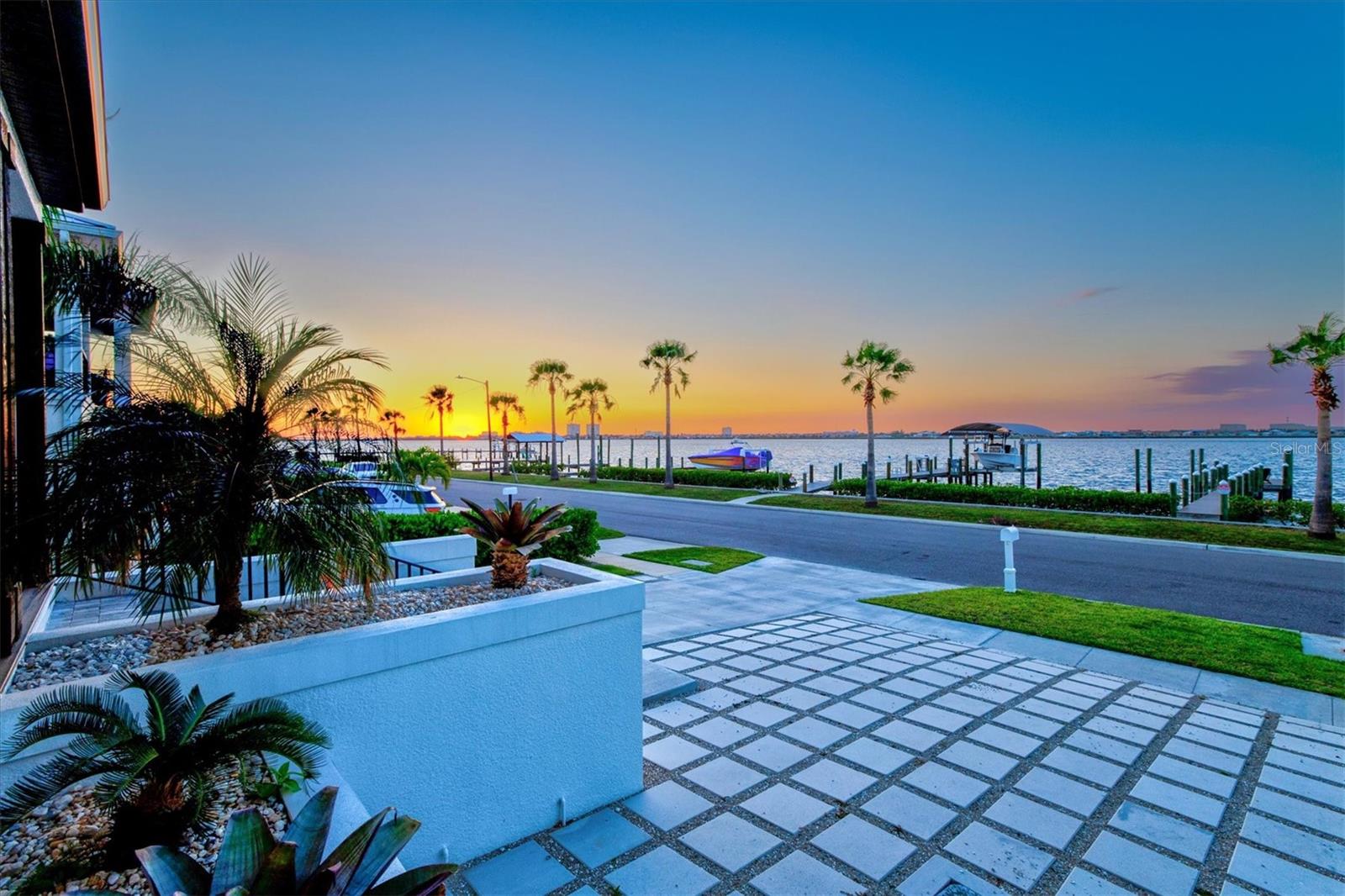 1914 RIVERSIDE DRIVE E, Bradenton, FL 34208
