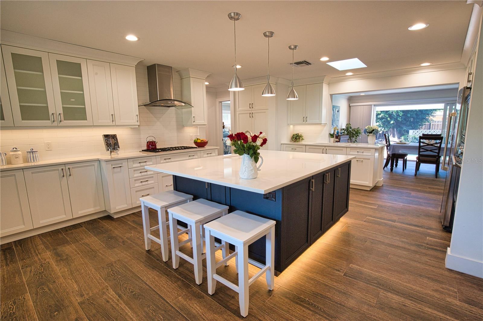 Kitchen Island with Seating,Sink & Storage