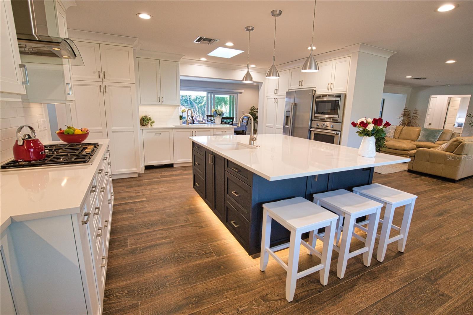 Custom Wood Cabinets & Countertops