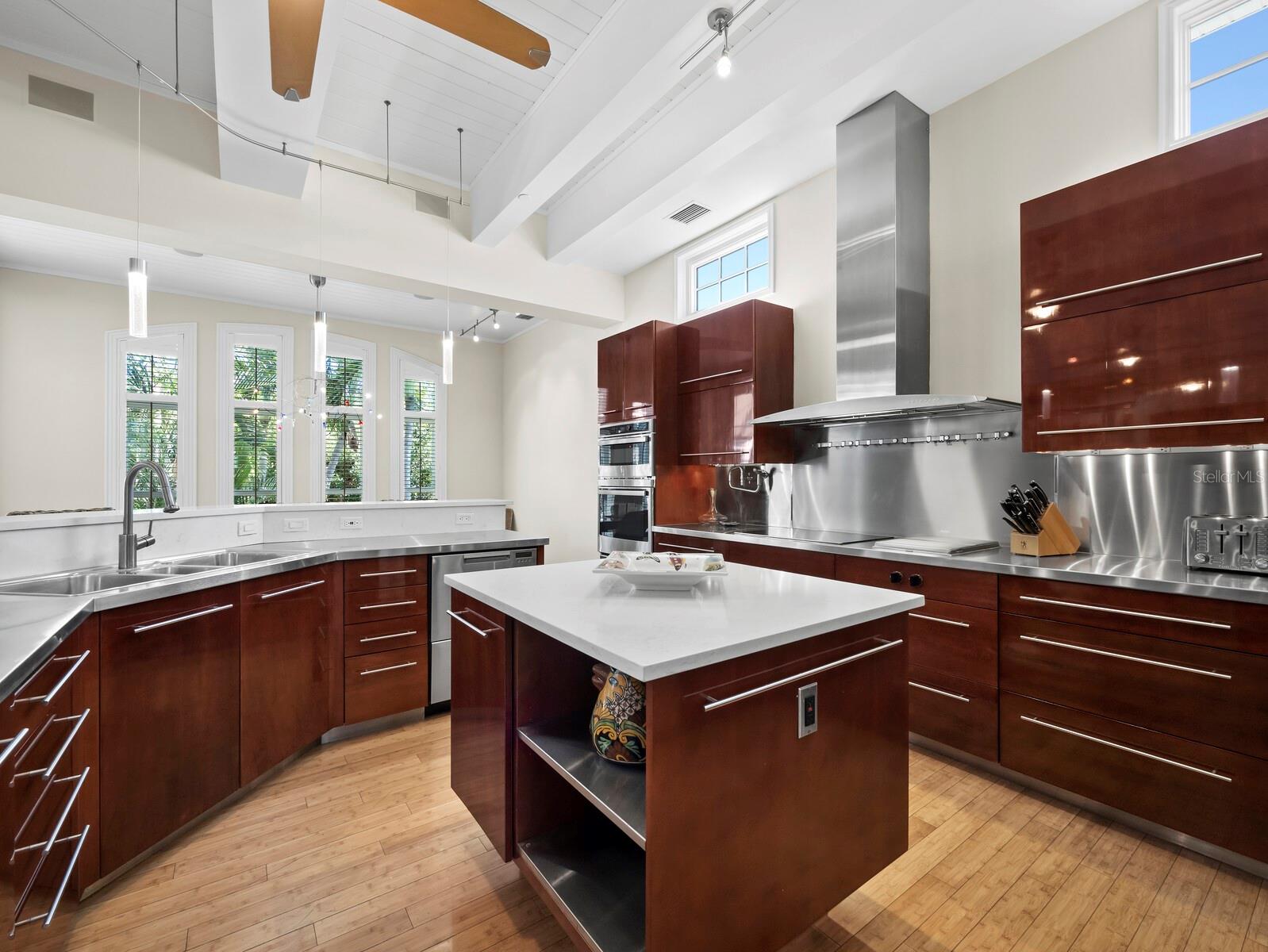 550 NORTON STREET, Longboat Key, FL 34228