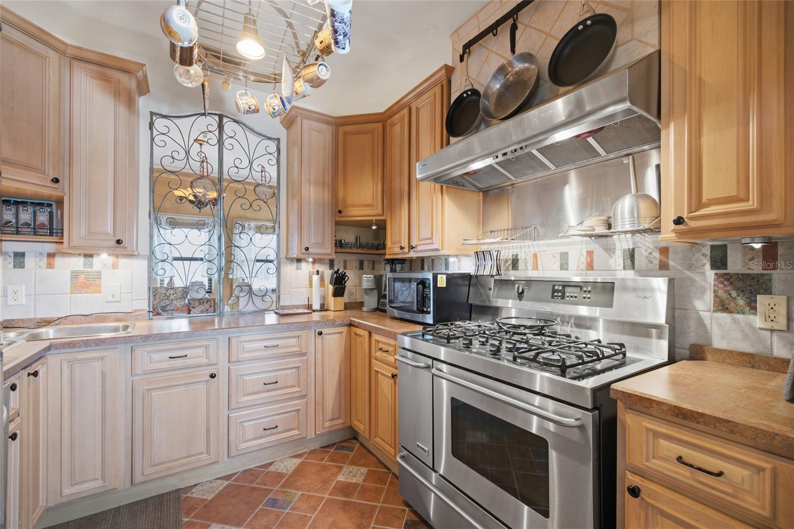 Kitchen 5 Burner Gas Stove