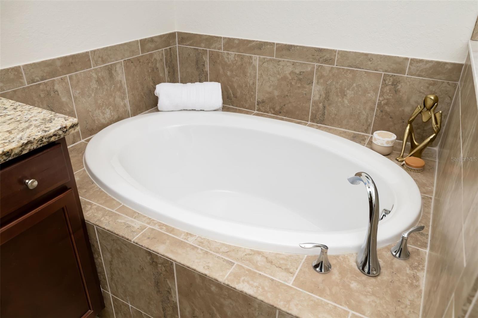 Tub in primary bath