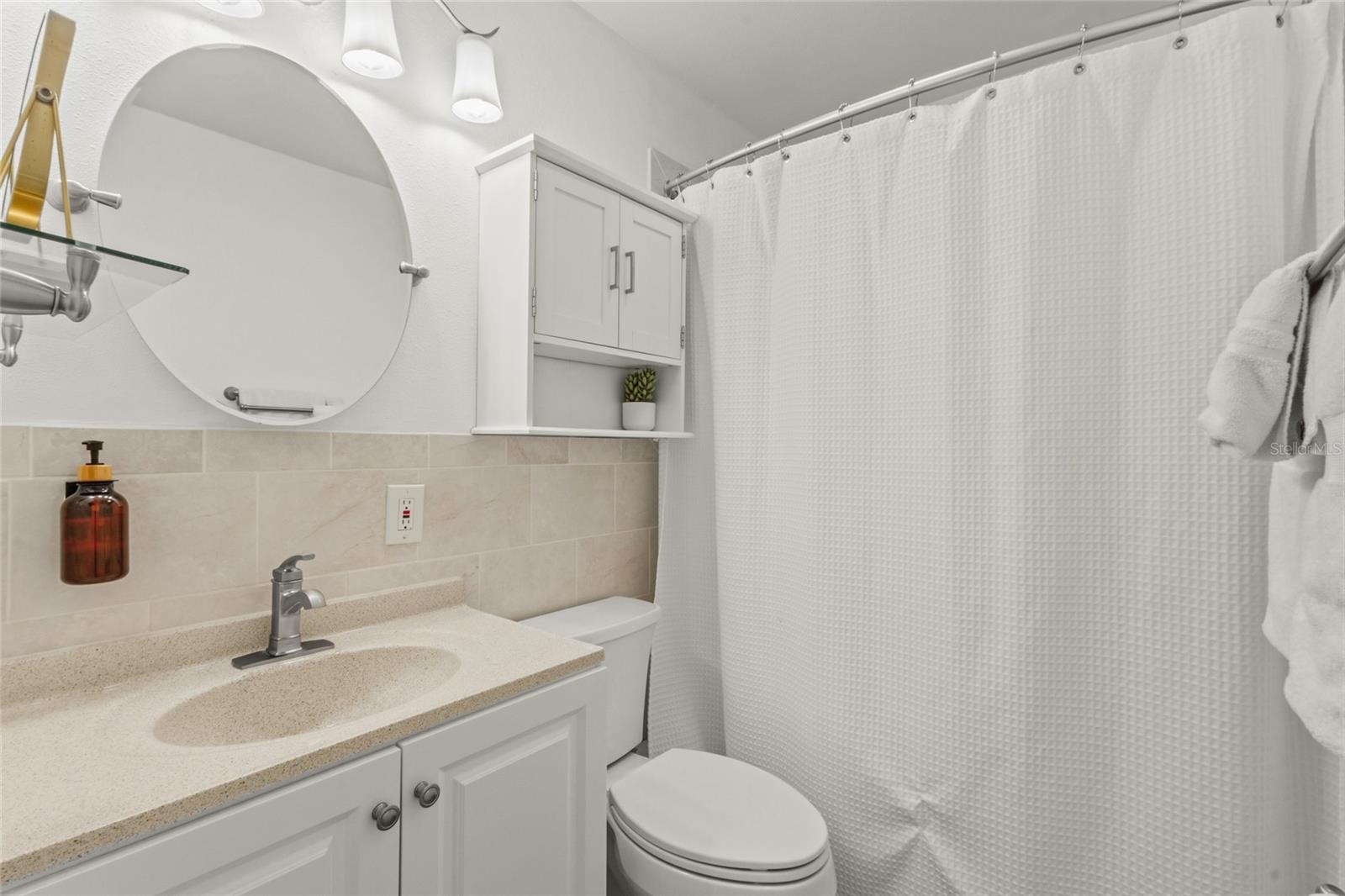 Unit B Bathroom