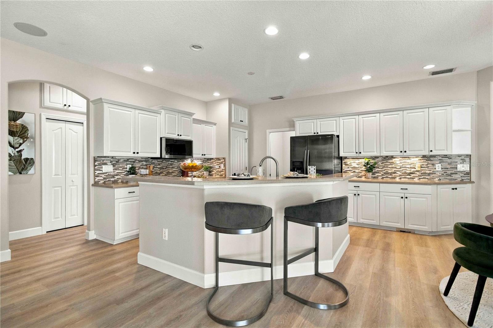 6274 AVENTURA DRIVE, Sarasota, FL 34241