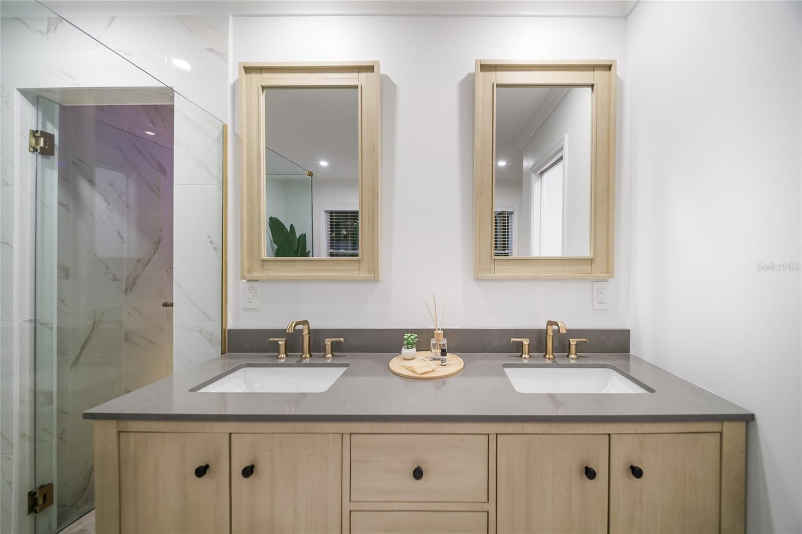 Dual vanities.