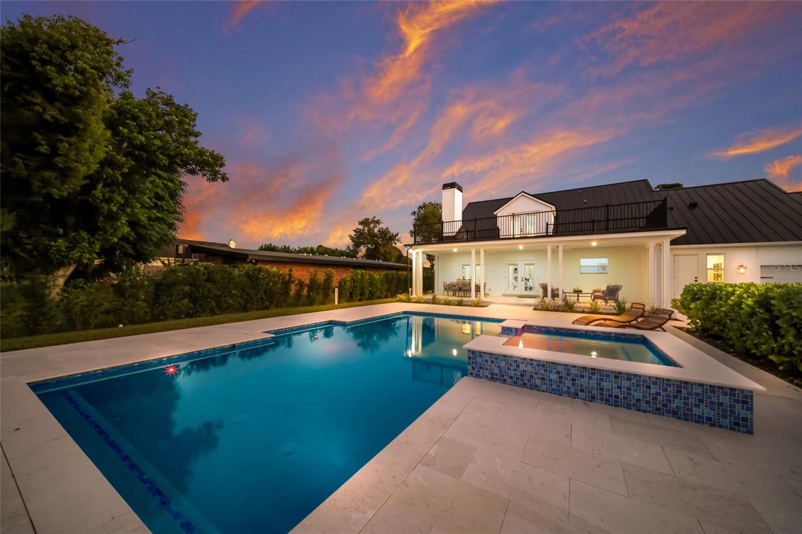 Plenty of deck space around the pool and spa Plenty of deck space around the pool and spa