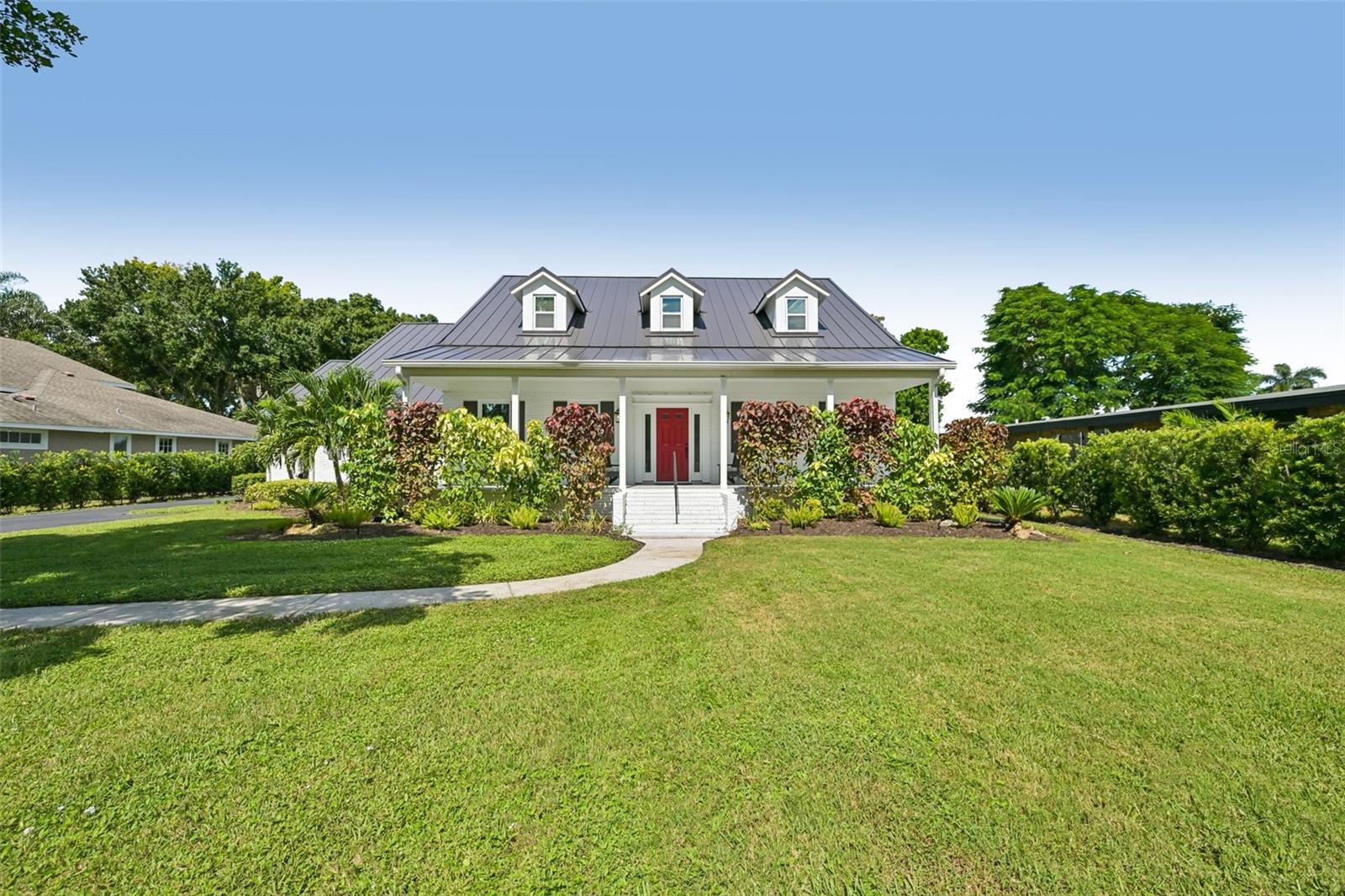 Lovely manicured lawn and landscaping! Lovely manicured lawn and landscaping!