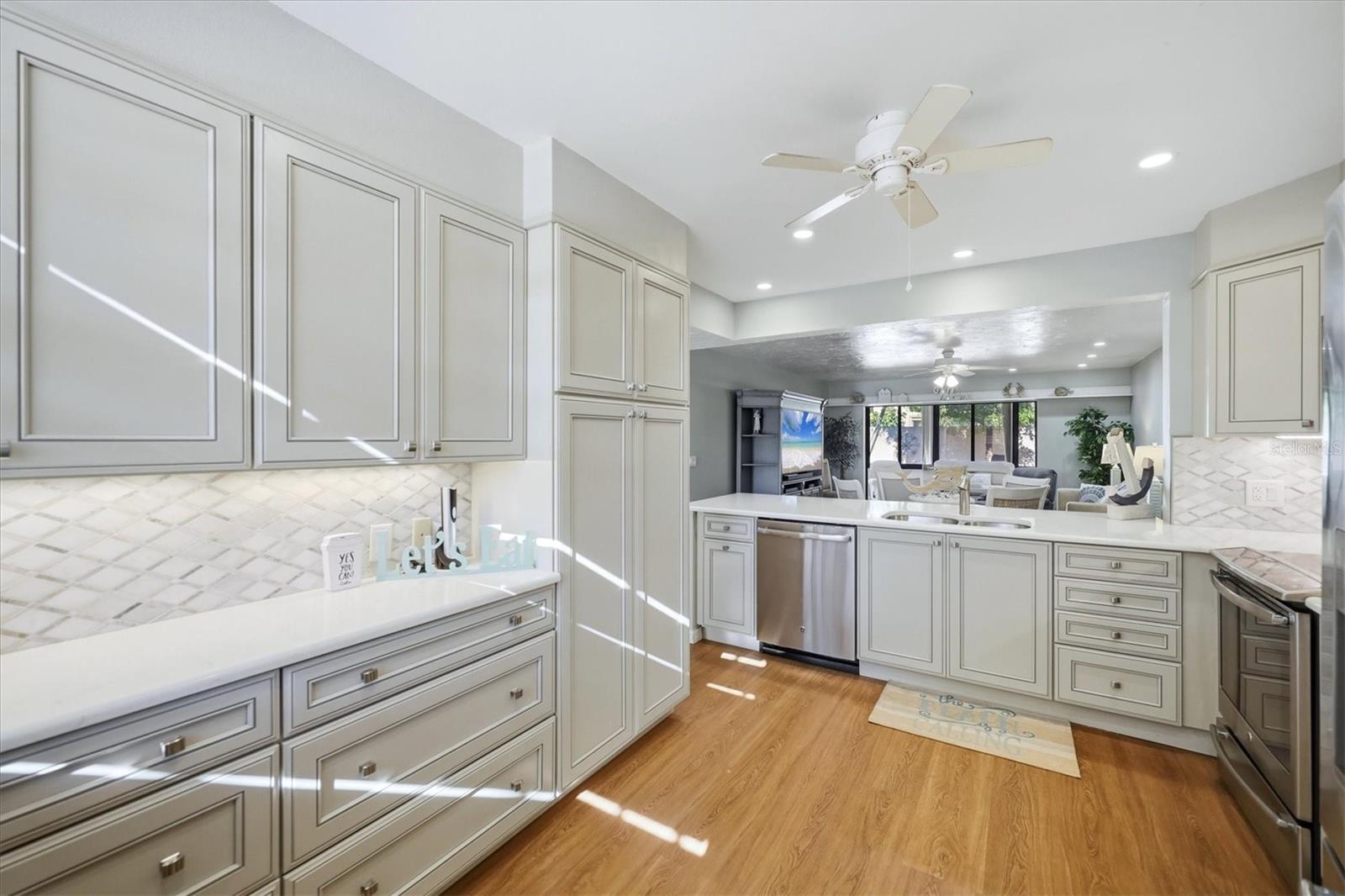 753 OAKVIEW DRIVE, Bradenton, FL 34210