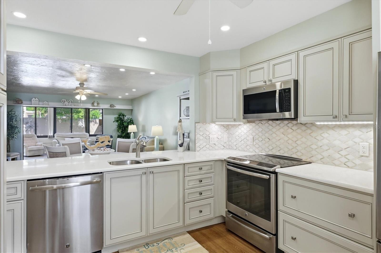 753 OAKVIEW DRIVE, Bradenton, FL 34210