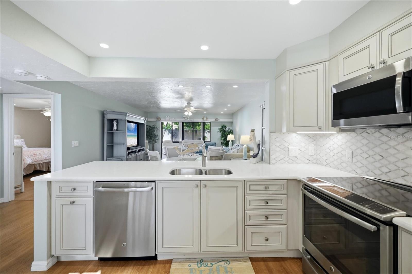 753 OAKVIEW DRIVE, Bradenton, FL 34210