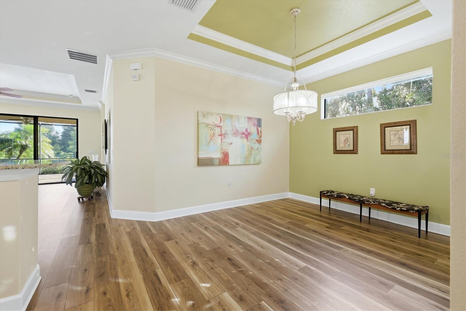 dining area off of kitchen