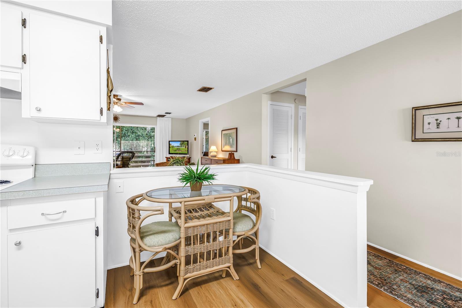 Eat-In-Kitchen