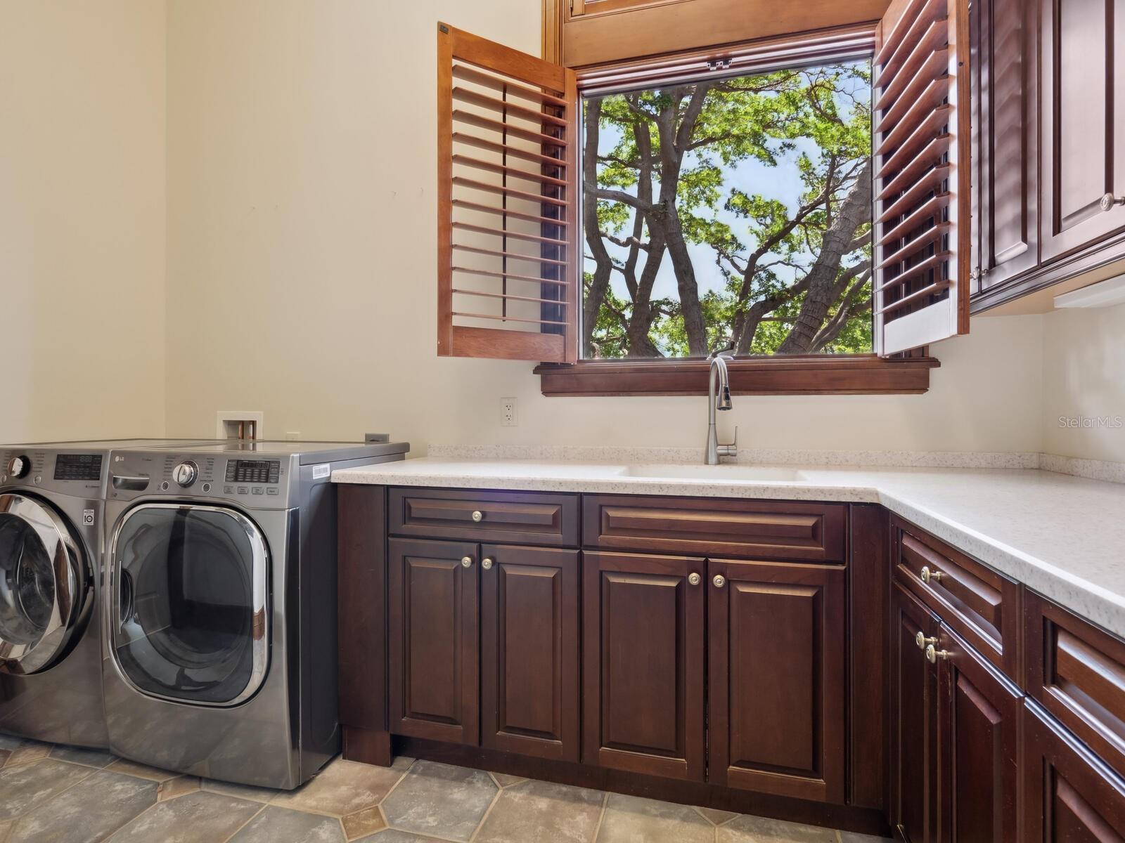 1423 HILLVIEW DRIVE, Sarasota, FL 34239