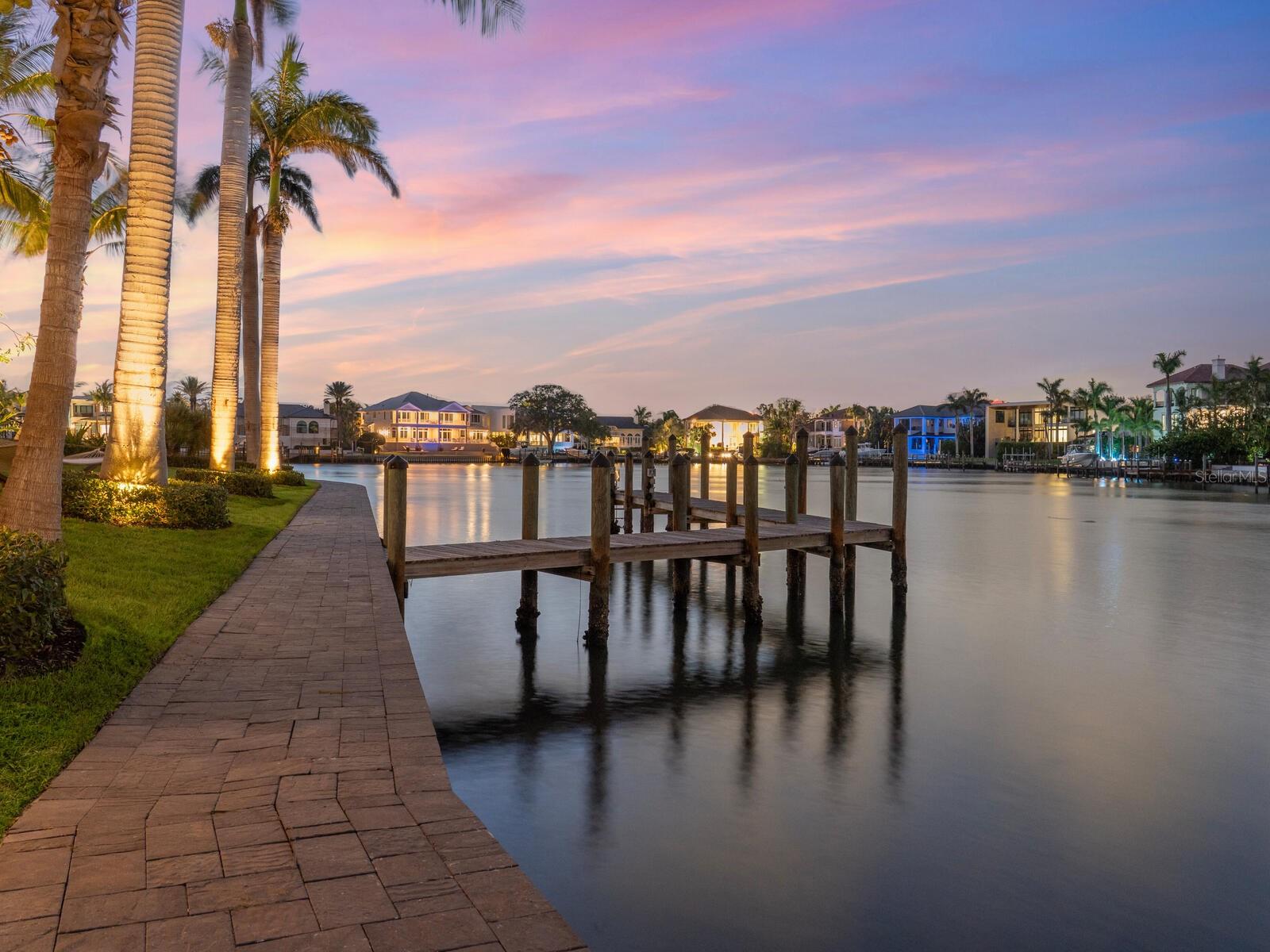 1423 HILLVIEW DRIVE, Sarasota, FL 34239